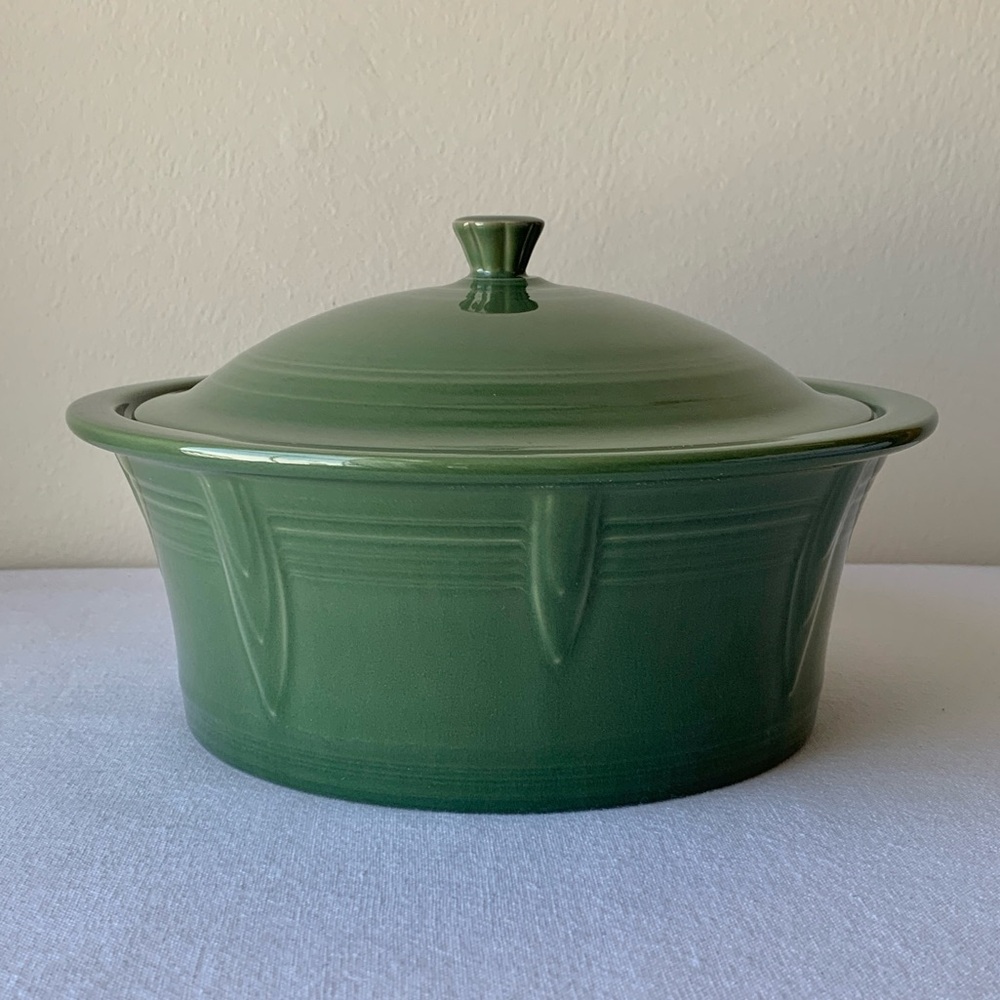 Fiesta Sage Green Pottery 2.5 Quart Round Casserole Dish with Lid Made in USA